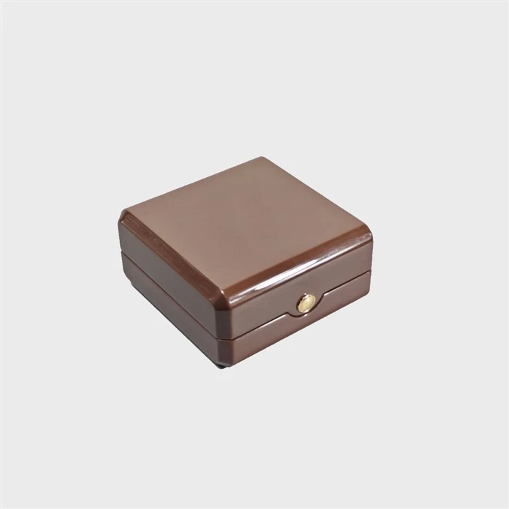 Tiny jewelry box